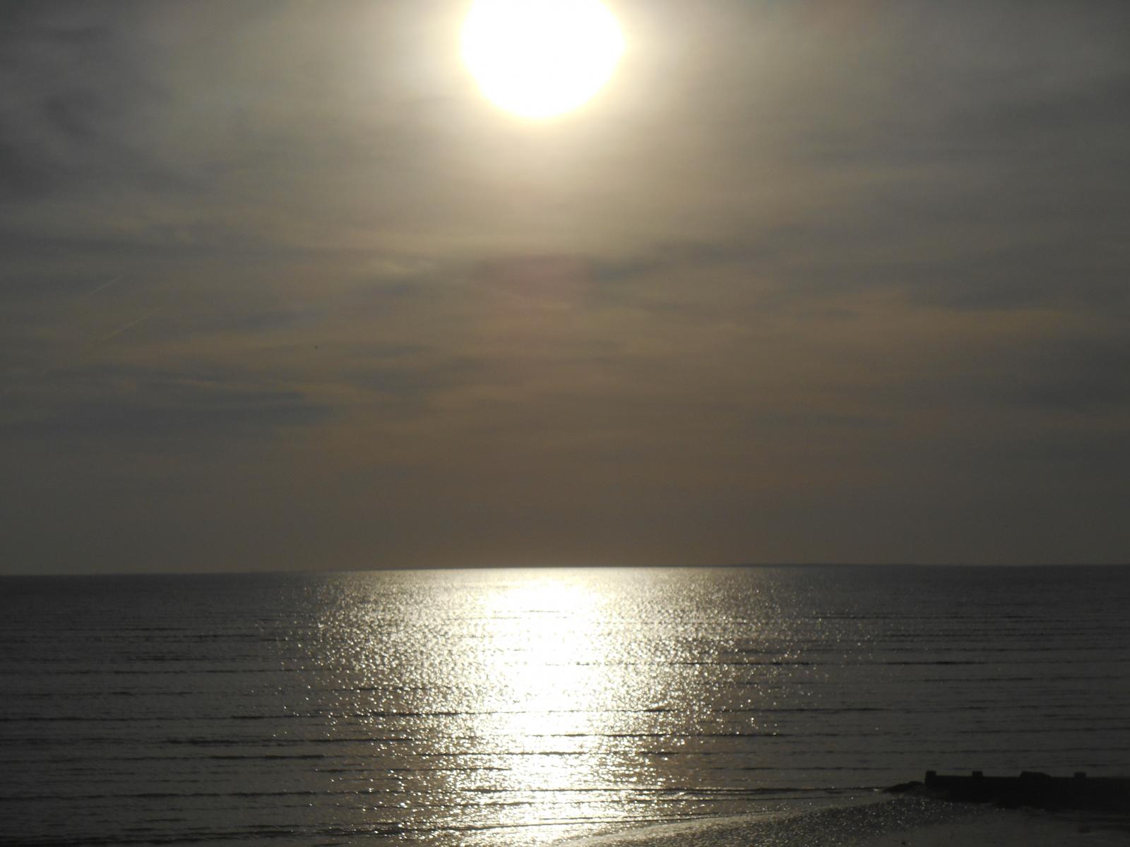 L\'astre du jour qui �claire les terrasses de mer ( Les Moutiers en Retz )