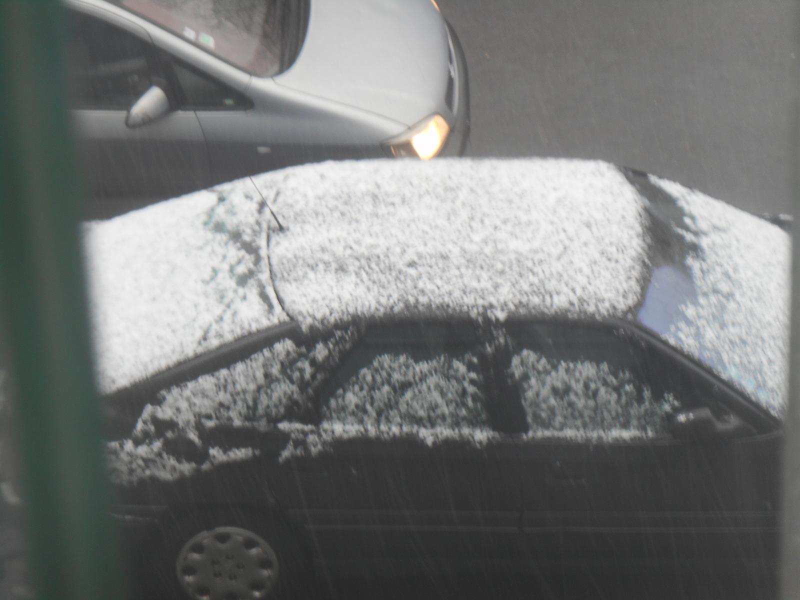 La voiture du d�but enneig�e ( Paris )