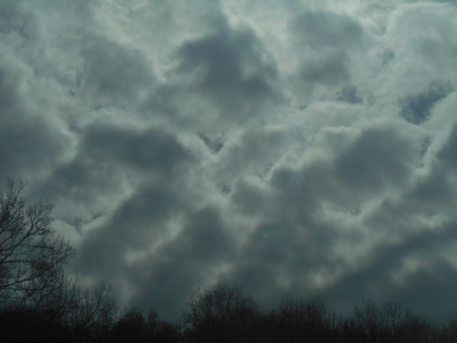 Le ciel devient menaant ( Urcel )