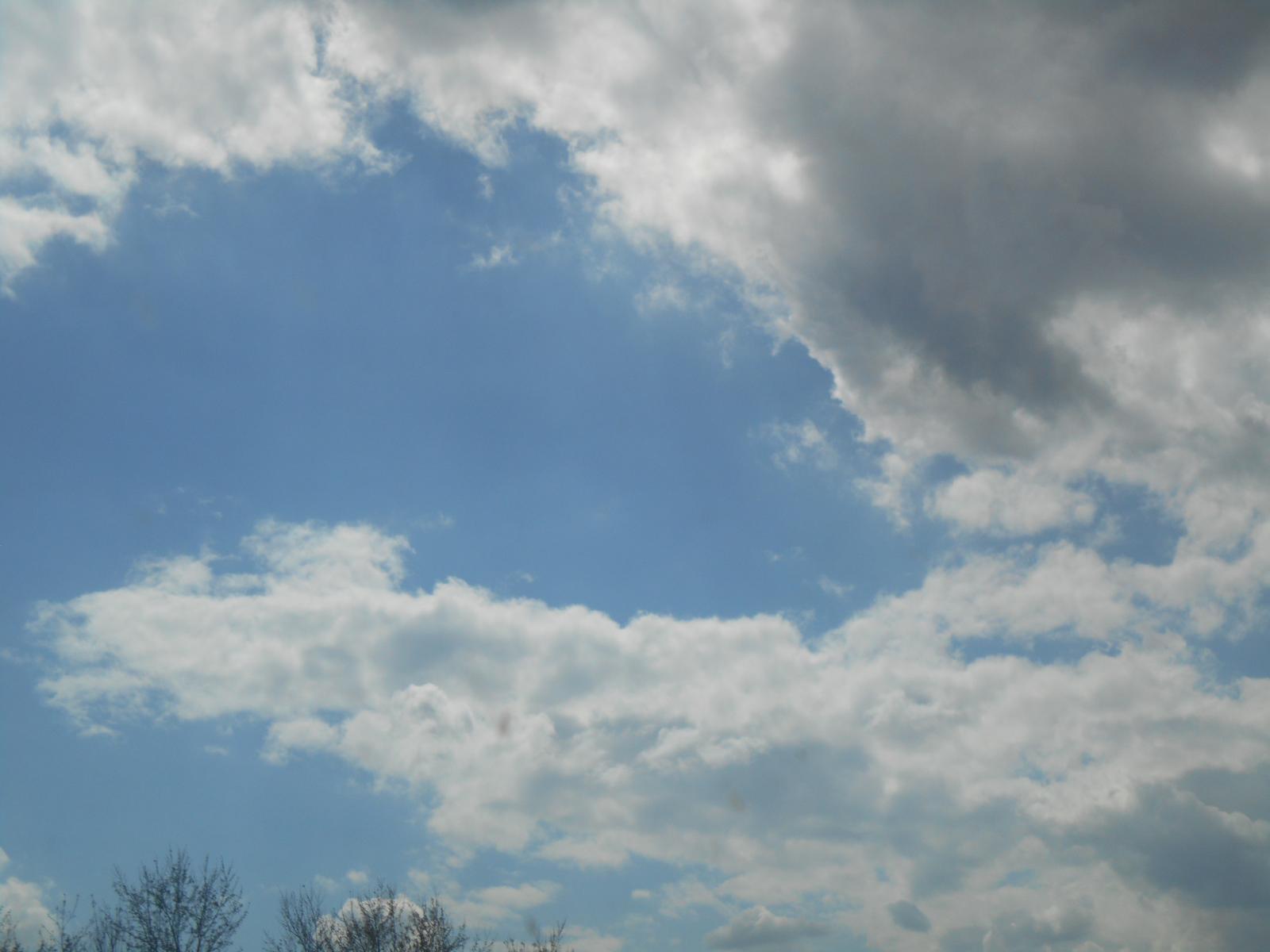 La beaut du ciel breton en Avril ( Loire Atlantique )
