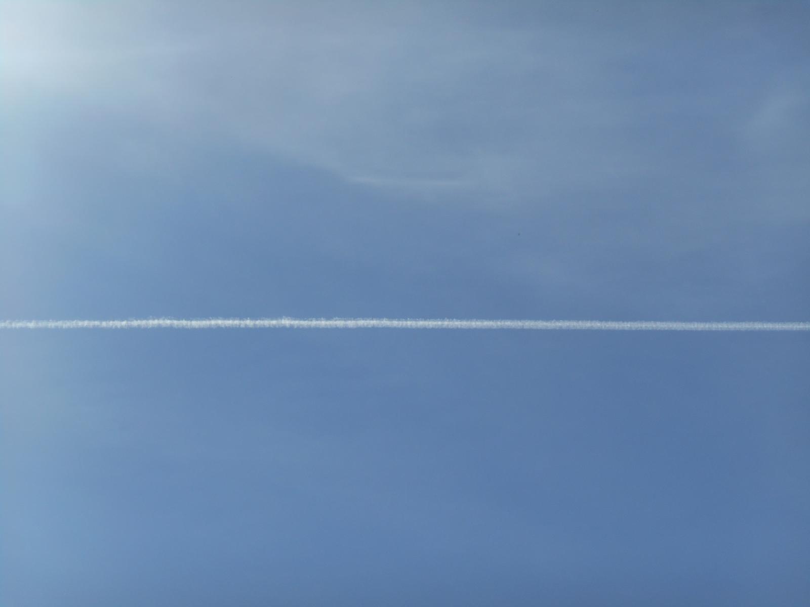 Le chemtrail de pr�s ( Les Moutiers en Retz )