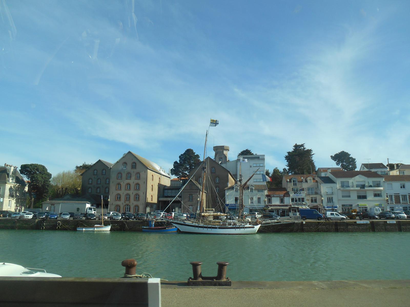 Des jolis bateaux dans le Port de Pornic ( Pornic )