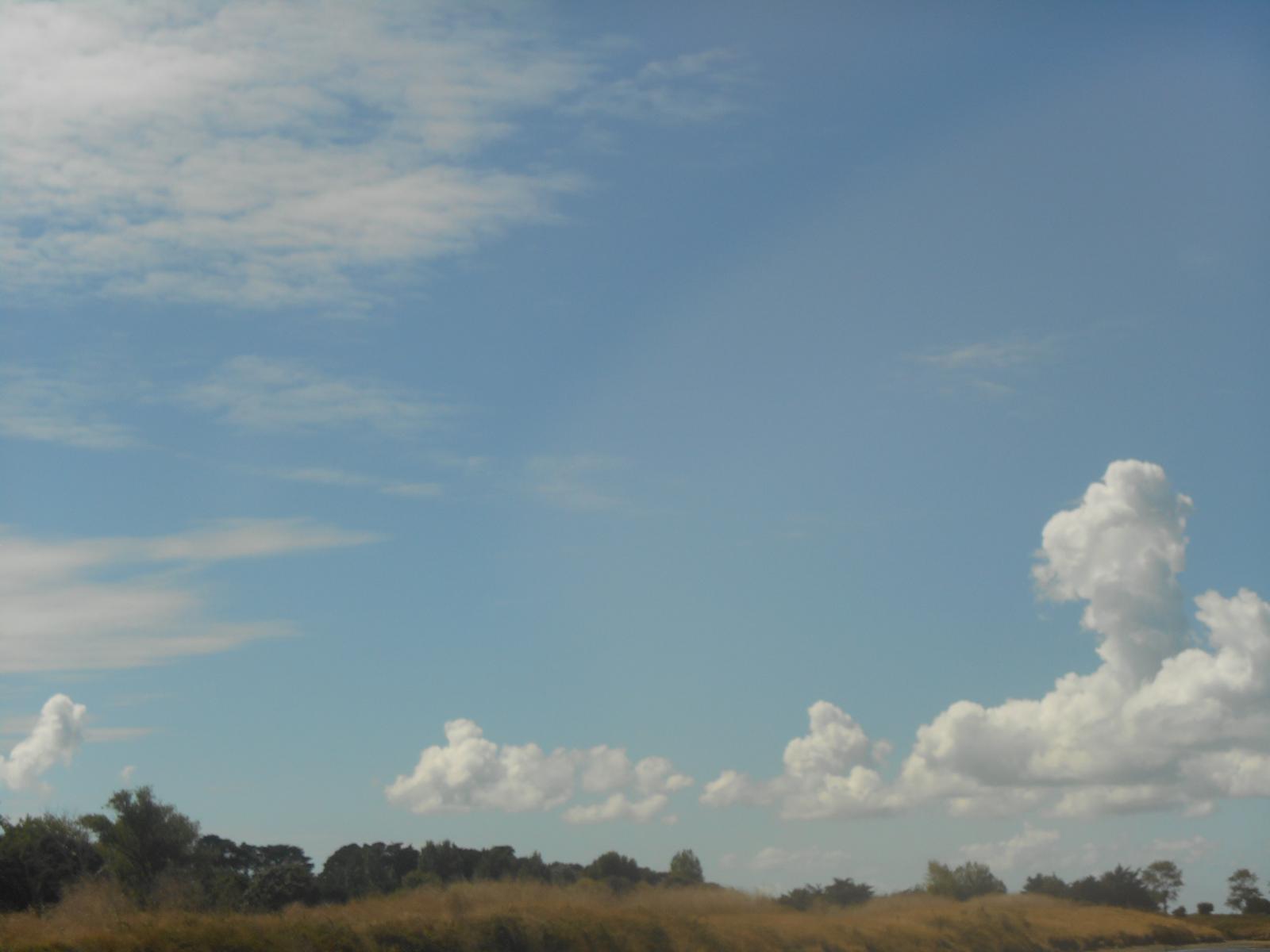 On dirait des nuages nucl�aires ( Les Moutiers en Retz )
